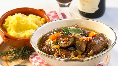 Bragoli (Rotwein-Rouladen) Rezept - Foto: House of Food / Bauer Food Experts KG