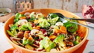 Brainfood: Mega-Powersalat mit Sonnenblumenkernen - Foto: LECKER @ Bauer Media Group Brainfood: Mega-Powersalat mit Sonnenblumenkernen - Foto: LECKER @ Bauer Media Group