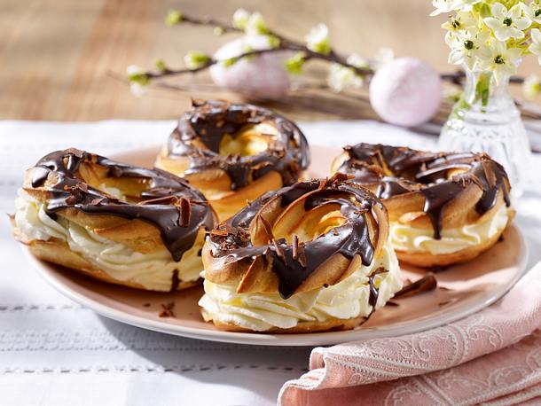 Brandteig-Eier mit Likörsahne Rezept Brandteig-Eier mit Likörsahne Rezept