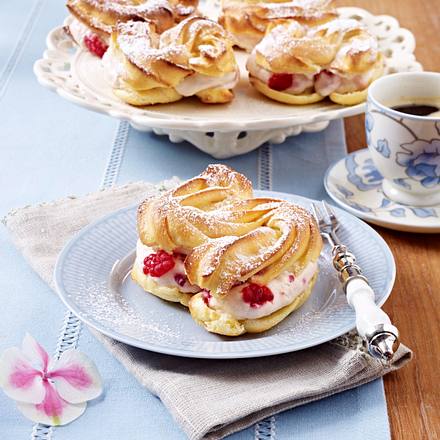 Brandteig-Sandwiches mit Himbeer-Pudding Rezept