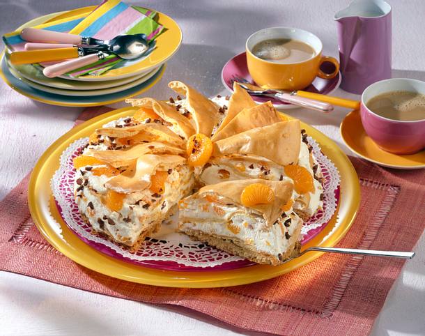 Brandteig-Torte mit Mandarinen-Schokosahne Rezept Brandteig-Torte mit Mandarinen-Schokosahne Rezept
