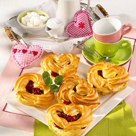 Brandteigherzen mit Vanillecreme Rezept Brandteigherzen mit Vanillecreme Rezept