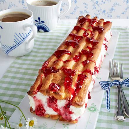 Brandteigrechteck mit Mascarpone-Johannisbeercreme Rezept