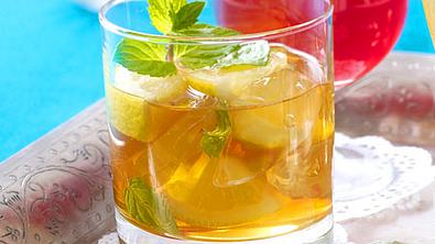 Brandy Bloom Smash Rezept - Foto: LECKER @ Bauer Media Group