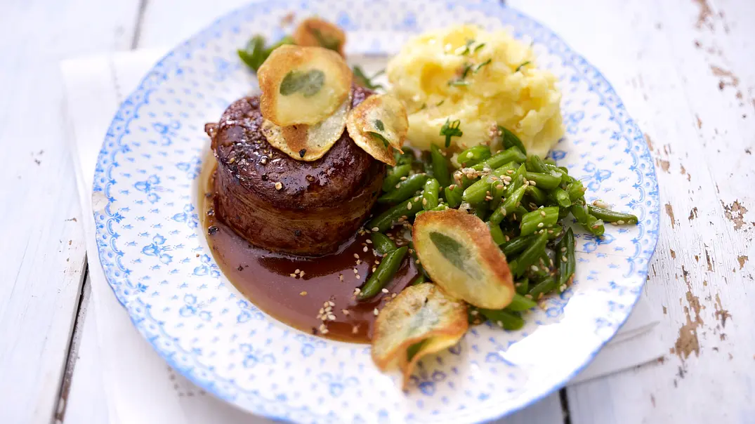 Brandy-Steak mit Salbeichips Rezept - Foto: LECKER @ Bauer Media Group