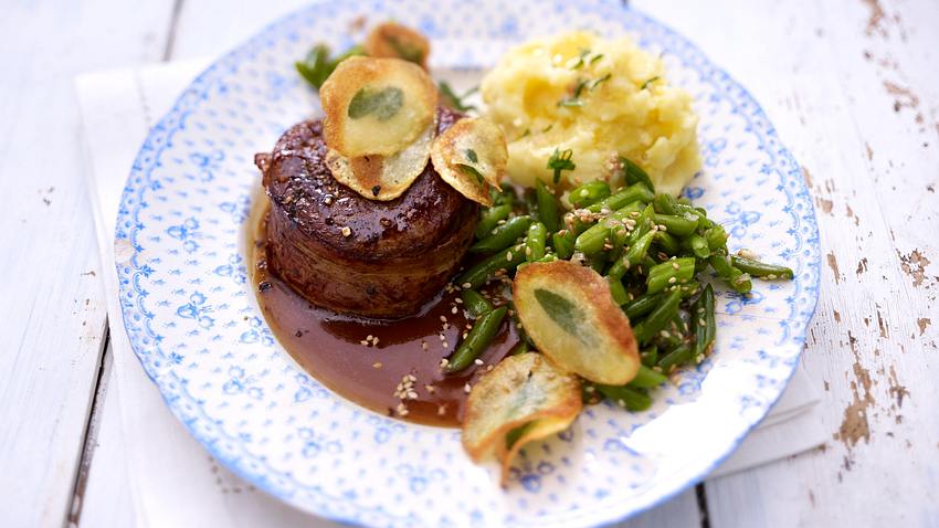 Brandy-Steak mit Salbeichips Rezept - Foto: House of Food / Bauer Food Experts KG