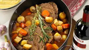 Brasato al Merlot (Rinderschmorbraten mit Rotweinsoße) Rezept - Foto: LECKER @ Bauer Media Group