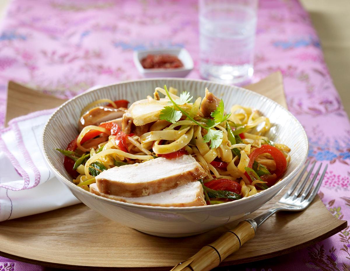 Brat Gemüse-Nudeln mit Hähnchenfleisch, Rezept