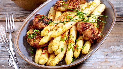 Spargel-Rezepte: Brat-Spargel mit Hähnchen - Foto: House of Food / Bauer Food Experts KG