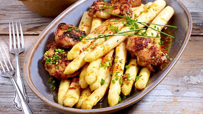 Spargel-Rezepte: Brat-Spargel mit Hähnchen - Foto: House of Food / Bauer Food Experts KG