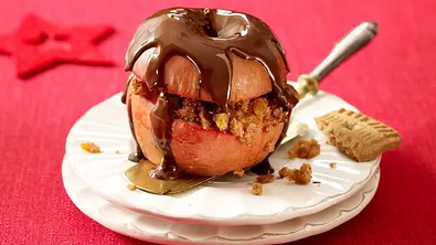Bratapfel mit Spekulatius und Soft Aprikosen Rezept - Foto: LECKER @ Bauer Media Group