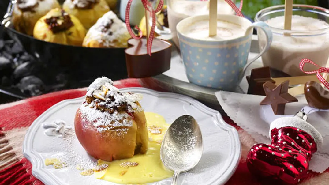 Bratäpfel mit Vanille-Eierlikör Rezept - Foto: LECKER @ Bauer Media Group Bratäpfel mit Vanille-Eierlikör Rezept - Foto: LECKER @ Bauer Media Group