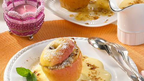 Bratapfel mit Vanille-Zimt-Soße Rezept - Foto: Först, Thomas