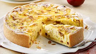 Bratapfelkuchen mit Pudding Rezept - Foto: LECKER @ Bauer Media Group Bratapfelkuchen mit Pudding Rezept - Foto: LECKER @ Bauer Media Group