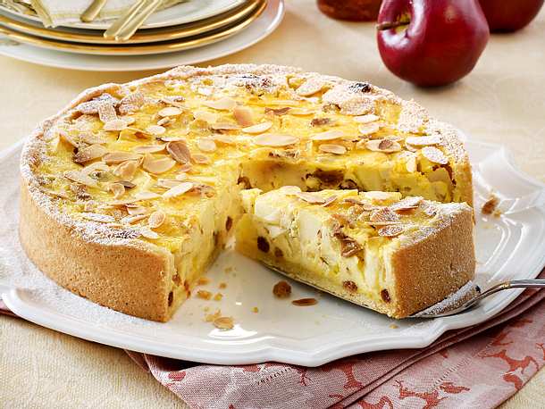 Bratapfelkuchen Mit Sahne Und Pudding