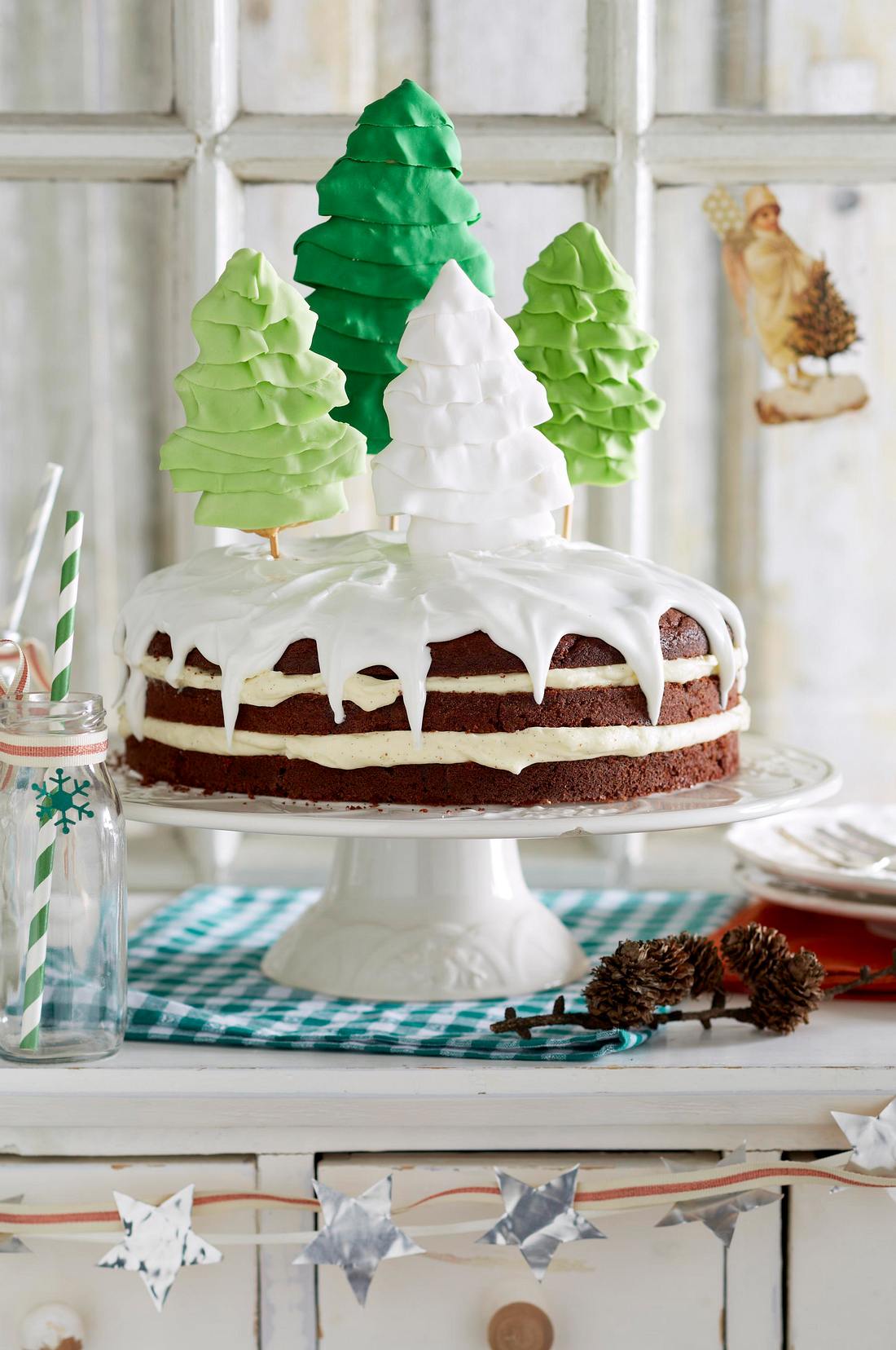 Bratapfeltorte mit Tannenkeksen Rezept | LECKER