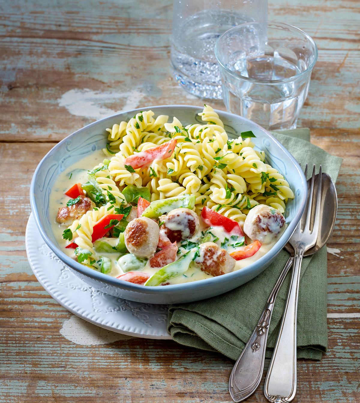 Brätbällchen-Ragout mit Butternudeln Rezept