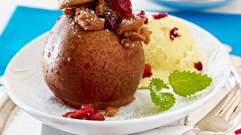 Bratbirne mit Spekulatiusfüllung Rezept - Foto: House of Food / Bauer Food Experts KG