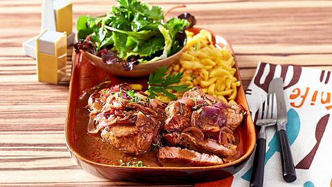 Braten der Einheit  mit Sättigungsbeilage* Rezept - Foto: House of Food / Bauer Food Experts KG