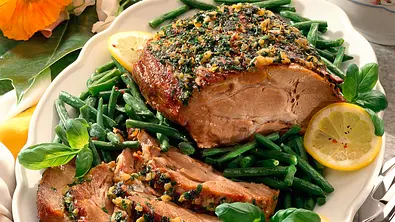 Braten mit allerlei Grün Rezept - Foto: LECKER @ Bauer Media Group