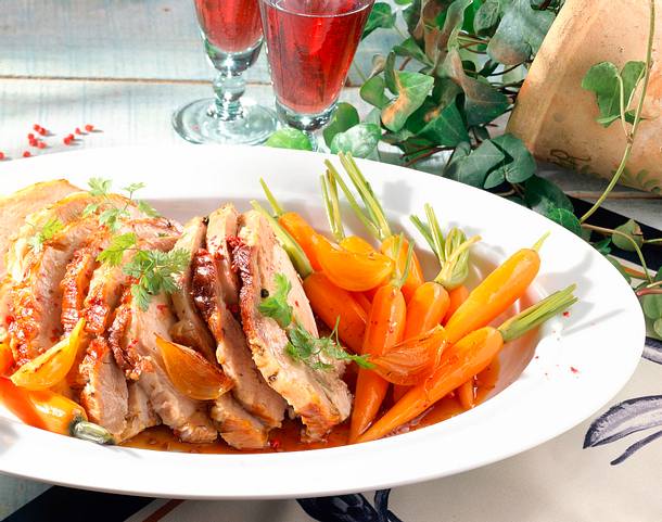 Bratenscheiben zu karamellisiertem Möhrengemüse Rezept Bratenscheiben zu karamellisiertem Möhrengemüse Rezept