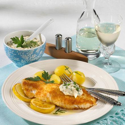Bratfisch mit Kräuter-Senf-Remoulade Rezept Bratfisch mit Kräuter-Senf-Remoulade Rezept