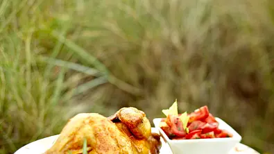 Brathähnchen mit Petersilienfüllung Rezept - Foto: LECKER @ Bauer Media Group