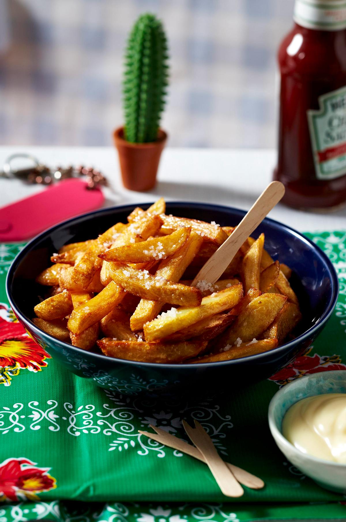 Brathähnchen mit selbstgemachten Pommes und Kopfsalat Rezept