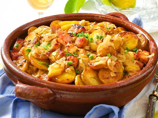 Bratkartoffel-Auflauf mit Kasseler Rezept Bratkartoffel-Auflauf mit Kasseler Rezept