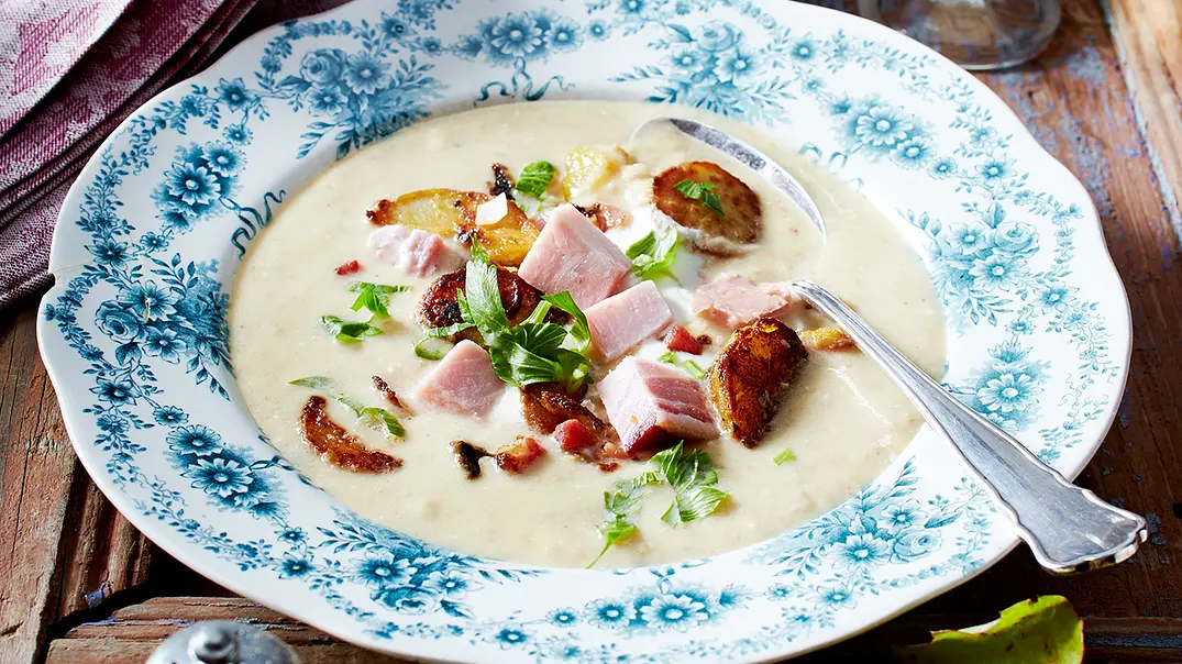Bratkartoffel-Cremesuppe mit Kasseler Rezept - Foto: LECKER @ Bauer Media Group Bratkartoffel-Cremesuppe mit Kasseler Rezept - Foto: LECKER @ Bauer Media Group