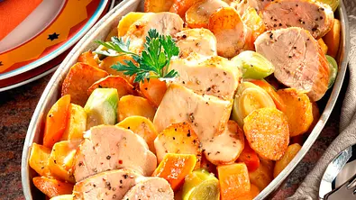Bratkartoffel-Pfanne mit Schweine- und Hähnchenfilet Rezept - Foto: LECKER @ Bauer Media Group
