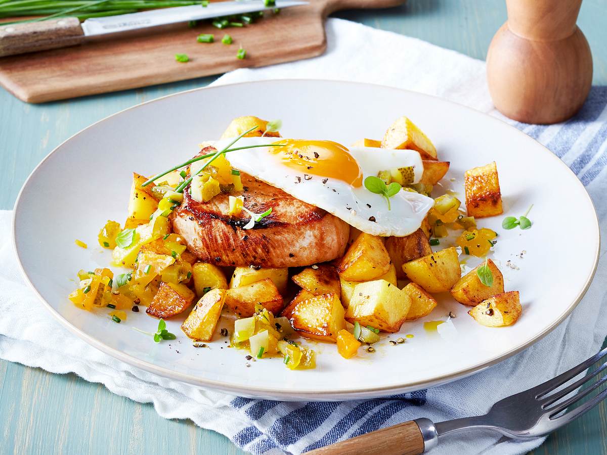 Bratkartoffeln mit Minutensteak und Spiegelei