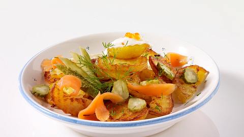 Bratkartoffeln mit Lachs und Dill Rezept - Foto: House of Food / Bauer Food Experts KG