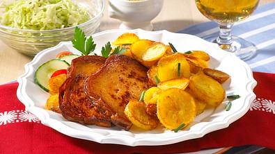Bratkartoffeln mit Leberkäse und Krautsalat Rezept - Foto: LECKER @ Bauer Media Group