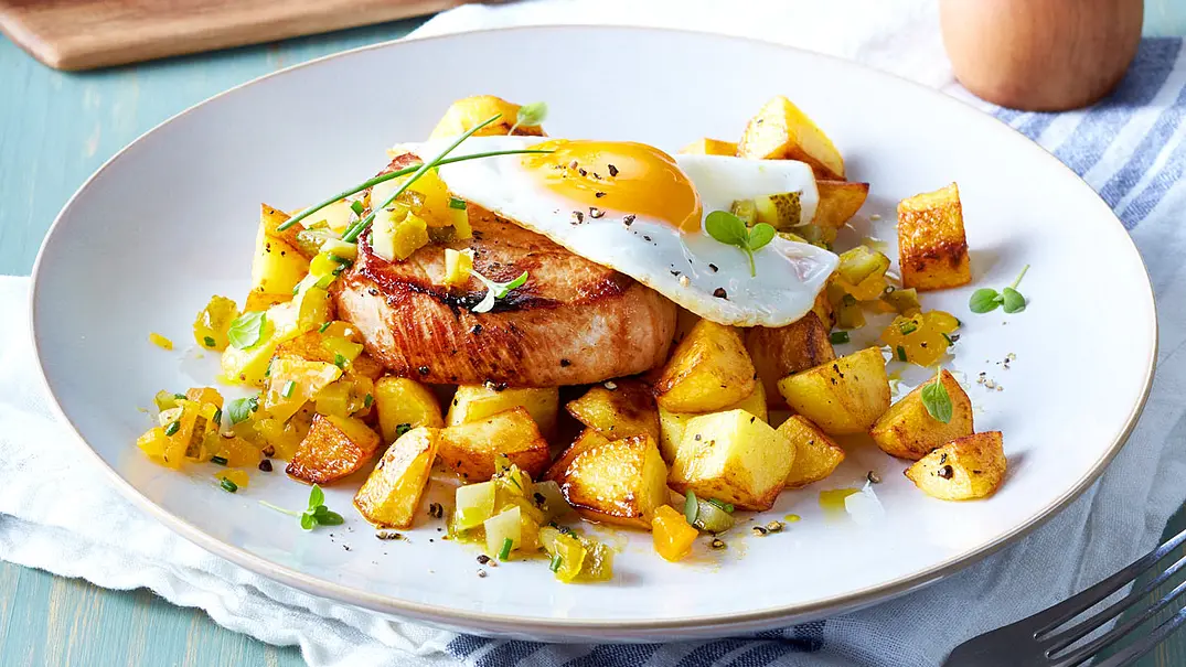 Bratkartoffeln mit Minutensteak und Spiegelei Rezept - Foto: LECKER @ Bauer Media Group Bratkartoffeln mit Minutensteak und Spiegelei Rezept - Foto: LECKER @ Bauer Media Group