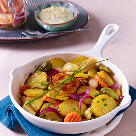 Bratkartoffeln mit Mixed Pickles zu Sauerfleisch und Remoulde Rezept