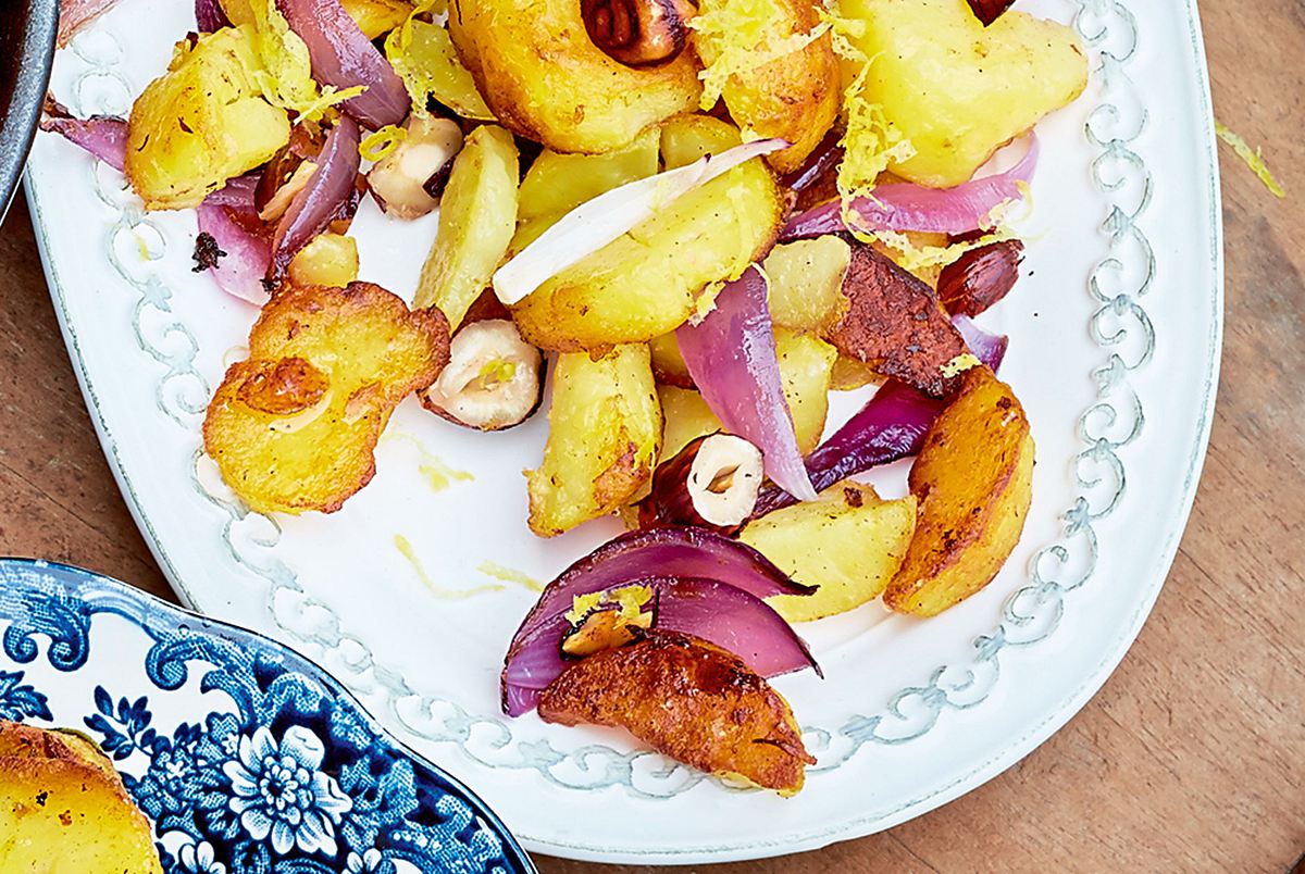 Bratkartoffeln mit Nüssen und Zwiebeln Rezept