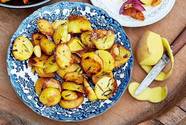 Bratkartoffeln mit Rosmarin und Knoblauch Rezept | LECKER