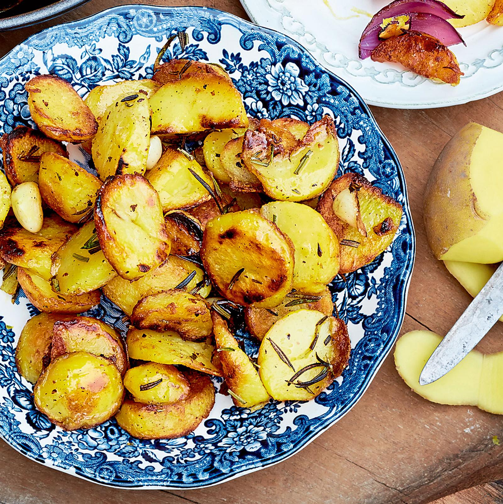 Bratkartoffeln mit Rosmarin und Knoblauch Rezept | LECKER