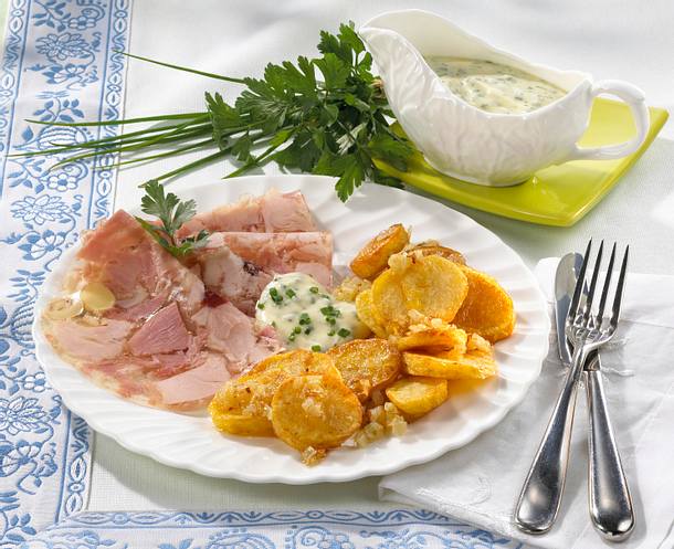 Bratkartoffeln mit Sülze und leichter Remoulade Rezept Bratkartoffeln mit Sülze und leichter Remoulade Rezept