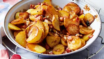 Knusprige Bratkartoffeln mit Speck und Zwiebeln - Foto: LECKER @ Bauer Media Group Knusprige Bratkartoffeln mit Speck und Zwiebeln - Foto: LECKER @ Bauer Media Group