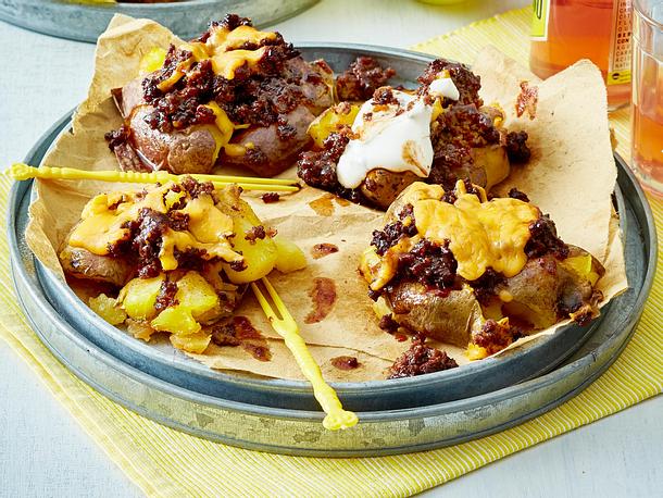Bratkartoffeln vom Blech mit BBQ-Hack Rezept Bratkartoffeln vom Blech mit BBQ-Hack Rezept