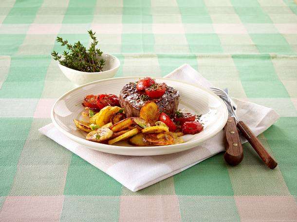 Bratkartoffeln vom Blech mit Steak Rezept