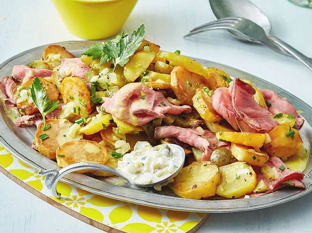Bratkartoffelsalat mit Roastbeef und Remoulade Rezept Bratkartoffelsalat mit Roastbeef und Remoulade Rezept