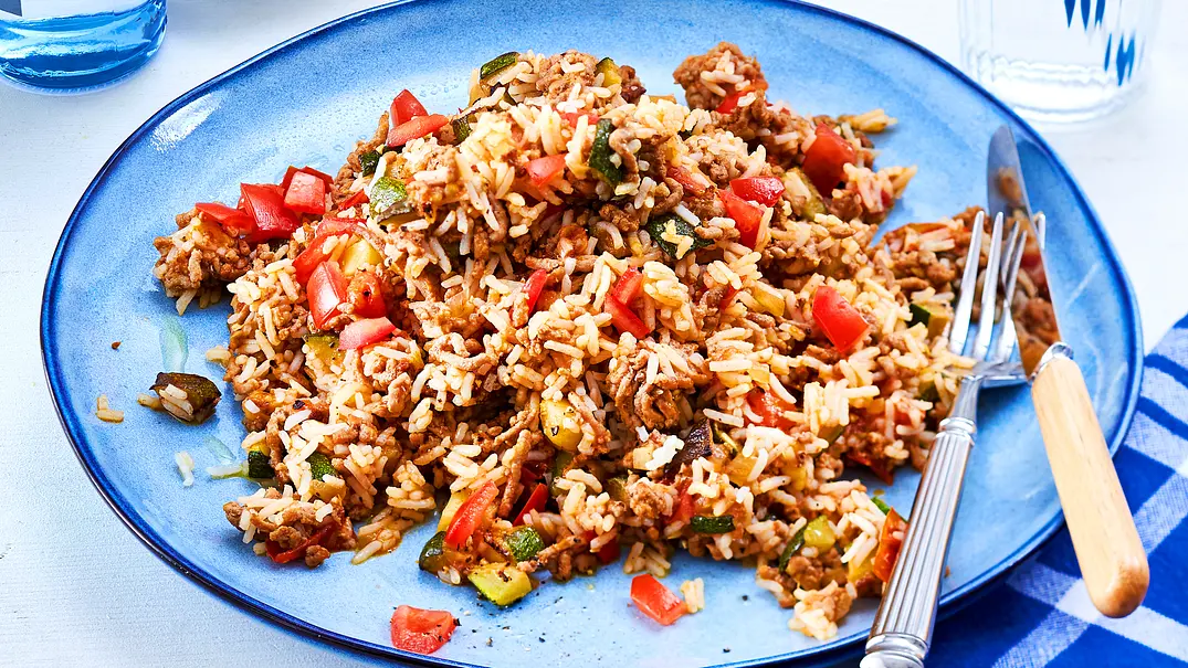 Bratreis mit Hack und Zucchini Rezept - Foto: LECKER @ Bauer Media Group
