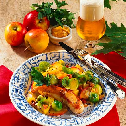 Bratwurst mit Rosenkohlgemüse Rezept Bratwurst mit Rosenkohlgemüse Rezept