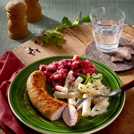Bratwurst mit Schwarzwurzel-Rahmgemüse und Rote Bete-Püree Rezept