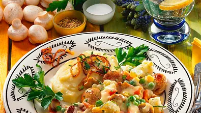 Bratwurst-Ragout Rezept - Foto: LECKER @ Bauer Media Group