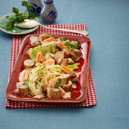 Bratwurstgeschnetzeltes mit Spitzkohl und Möhren Rezept Bratwurstgeschnetzeltes mit Spitzkohl und Möhren Rezept