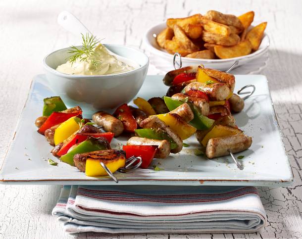 Bratwurstspieße mit Senf-Dip Rezept Bratwurstspieße mit Senf-Dip Rezept